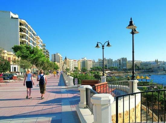 Contemporary, Luxury Apartment With Valletta And Harbour Views Sliema Exterior foto